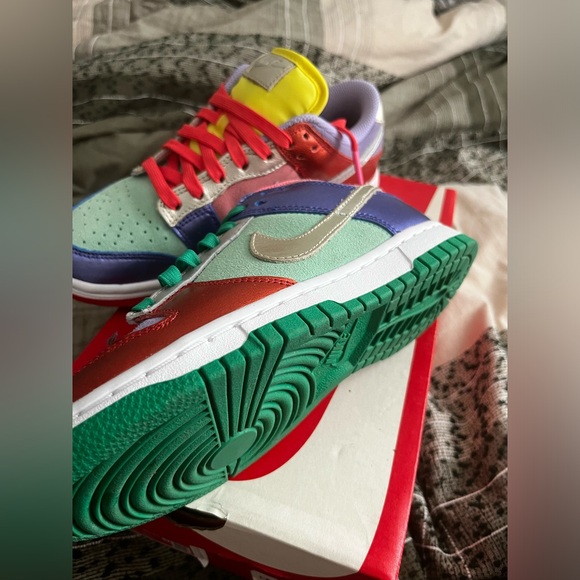 Women’s Nike Dunk Low SE - Picture 2 of 4